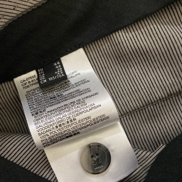 Men’s Suit - Picture 7 of 7